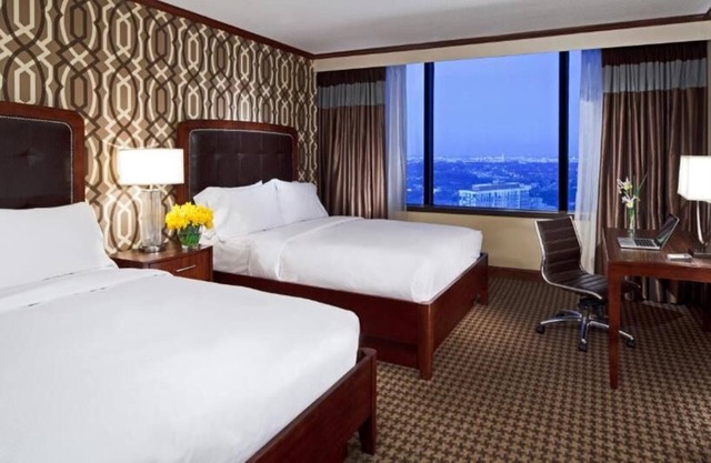 Your Relaxing Getaway Awaits! 2 Convenient Units, Restaurant, Pool, Pets Allowed