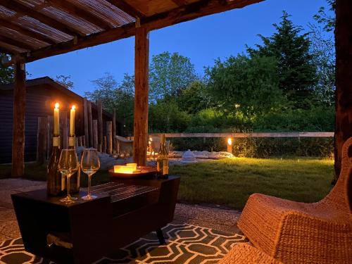 "ZeeLandZon" Holiday home by the lake with Jacuzzi and Sauna
