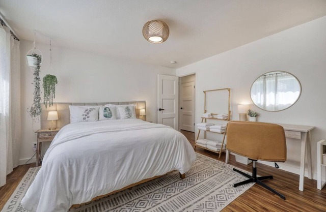 Zen Haus Suite B · one-level, fast Wi-Fi, UO 1 mi