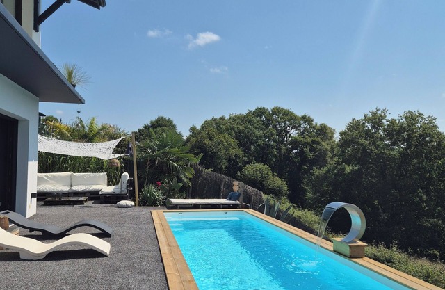 Zen House with Heated Pool, Sauna & Jacuzzi between Biarritz & Hossegor