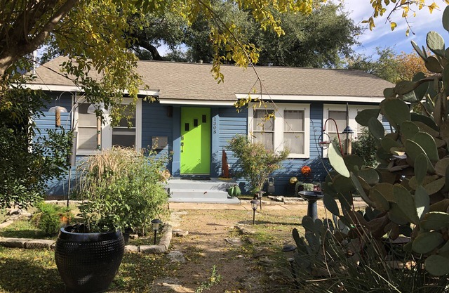 Zilker Cottage in The Heart of It All!