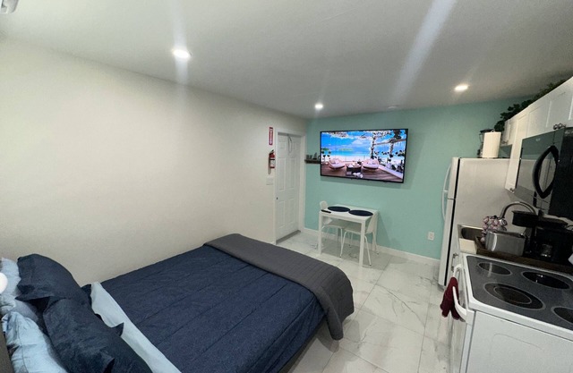 ★ Zin Cozy Studio★5 min to Beach★