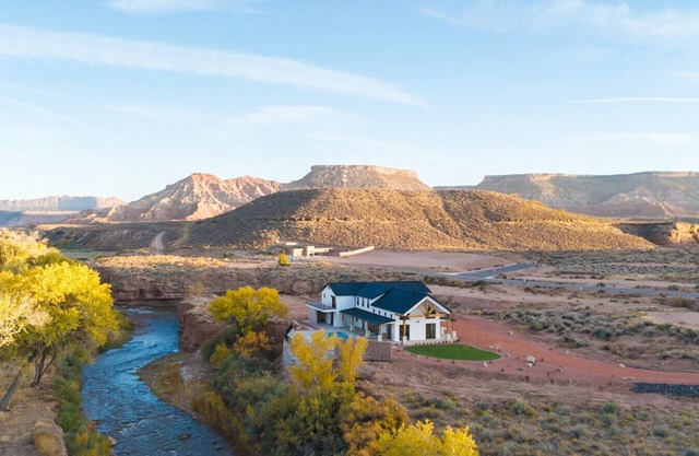 Zion Rivefront Farmhouse