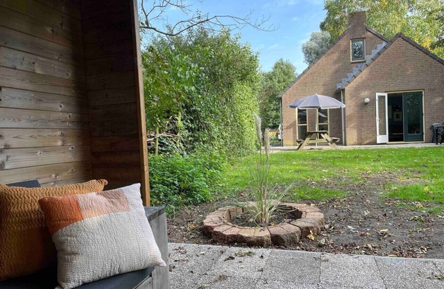 Zonnige luxe bungalow met grote tuin