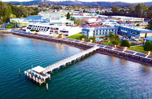 Zorba Waterfront Motel