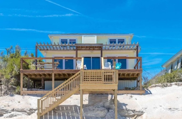 Zzzz's By The Seas - OCEANFRONT 3 BR, 2 BA cottage in Surf City! Dog Friendly!