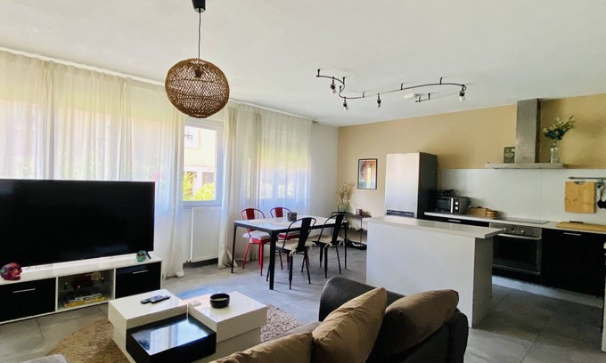 Cadereau Apartment | À 2 min du Jardin de la Fontaine ! Apparement Spacieux,lumineux et Fonctionnel