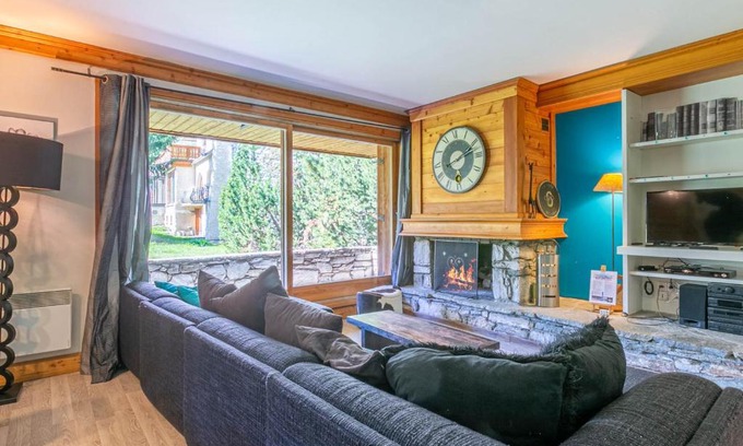 Val-d'Isere Apartment | Élégant 4 pièces avec terrasse plein Sud, cheminée, parking couvert, au centre proche pistes et commodités - FR-1-694-91