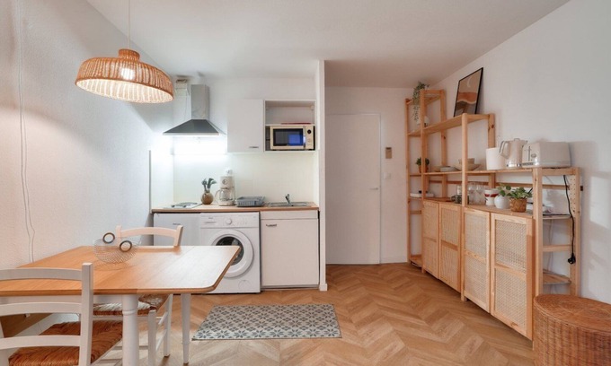 Les Grands Carmes Apartment | Élégant T1 au Cœur du Centre-ville de Marseille