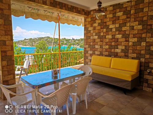 Salamis Apartment | Ξένιος Ζευς Ηλιακτής. Χώρος Χαλάρωσης & Ξεκούρασης