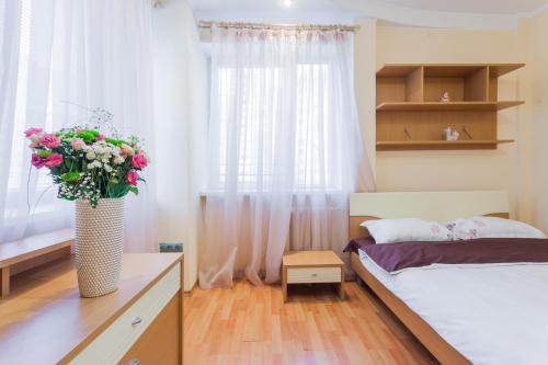 Dniprovs'kyi District Apartment | Апартаменты возле МВЦ