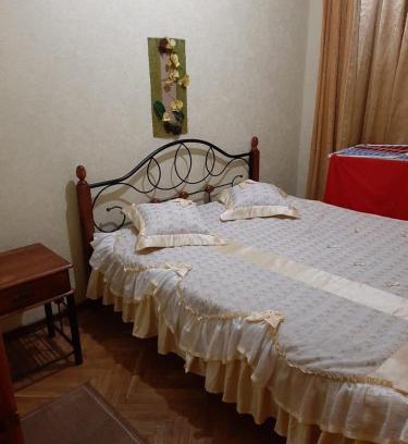 Kyiv Apartment | Двухкомнатная вид на Дворец Украина
