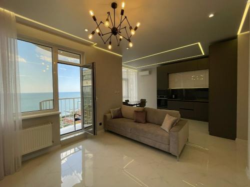 Arcadia Apartment | Квартира с авторским ремонтом, панорамный вид на море, свой балкон!