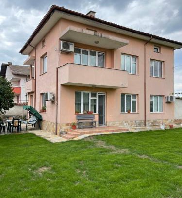 Parvenets Apartment | Къща Бети самостоятелни апартаменти с двор край Пловдив