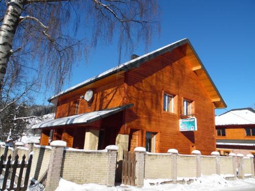 Vorokhta House | Під каштаном