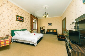 Shevchenkivs'kyi District Apartment | соф in Kyiv