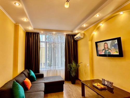 Dniprovs'kyi District Apartment | Сучасна квартира центр Лівобережної МВЦ