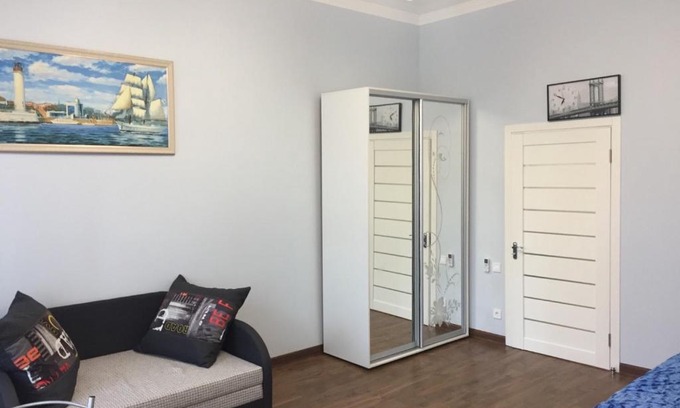 Odessa City Center Apartment | Хозяйка сдаю по суточно белая