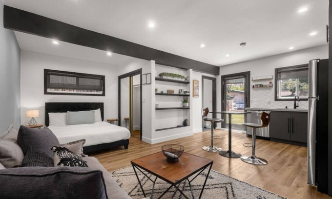 Woodland Hills House | ৎ୭ Clarendon Hideaway ৎ୭