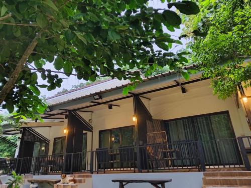 Thong Pha Phum Hotel | บ้านสามฤดู Baansamruedo