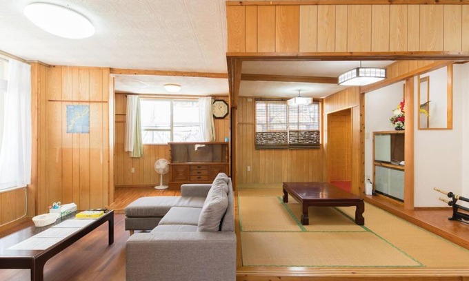 Tsuboya Apartment | 国際通り徒歩5分/2フロア貸切【シーサーの隠れ家】