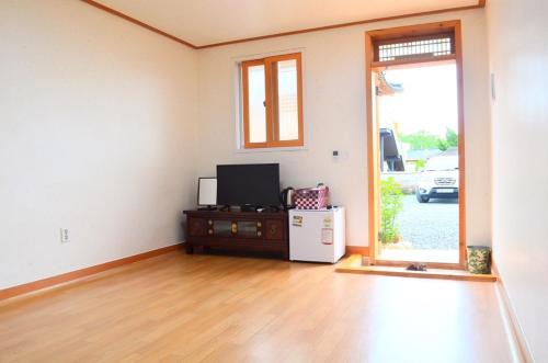 Gyeongju House | 경주 란 한옥 GyeongJu Ran Han-ok