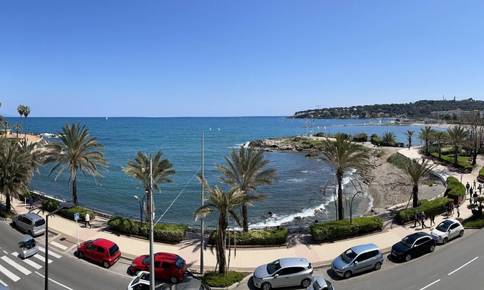 Antibes City Centre Apartment | (027) L'ilette Sea View