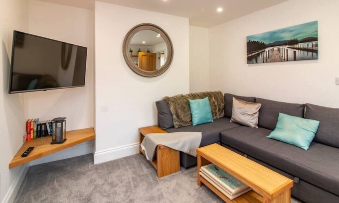 Folkestone Apartment | 06. The Warren
