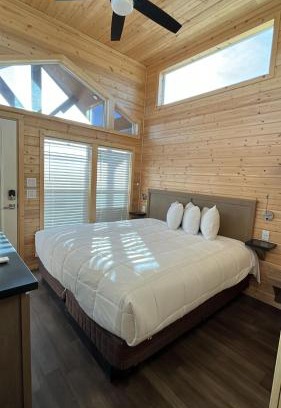 Valle Ski Chalet | 063B Grand Canyon South Rim Chalet with King Bed