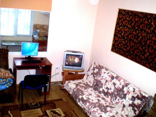 Mykolaiv Apartment | 1 КОМ КВАРТИРА 1 ЭТАЖ 3 дивана, WI-FI, центр города, САДОВАЯ-ЧКАЛОВА "СИЛЬПО" и "АТБ" отдельный дом 2 этажа