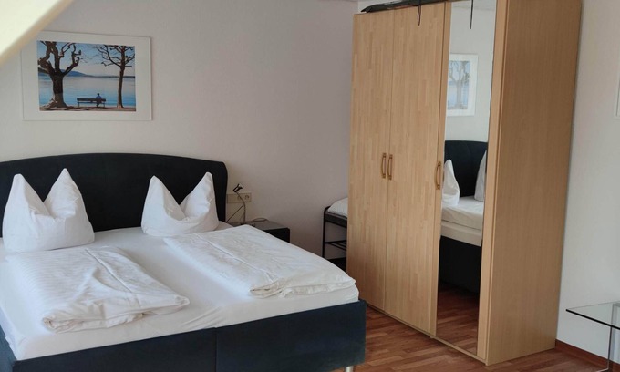Immenstaad am Bodensee Apartment | 1 1/2 room apartment with side lake view