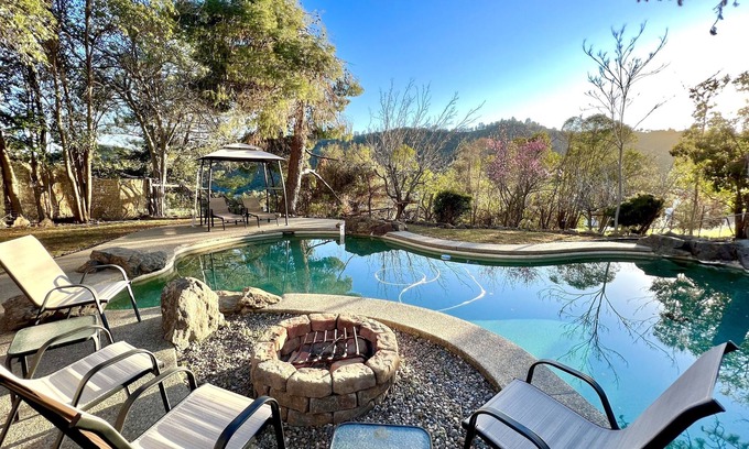 Mariposa Resort | 1/2 Acre Yosemite Country Club Style Home! Pool / Hot tub / Sauna / Huge deck!