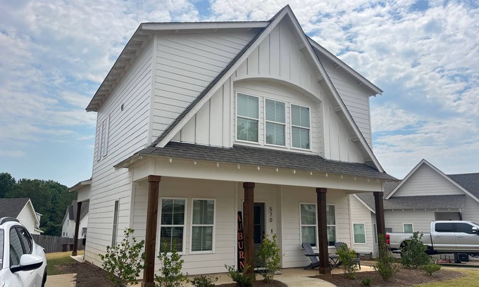 Auburn House | 1.6 miles from Jordan-Hare Stadium