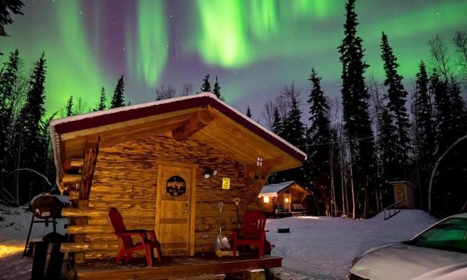 Fairbanks House | 1 Bd. Deluxe Log DRY Cabin| Views Northern Lights!