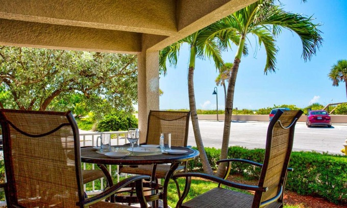 Pass-a-Grille Historic District House | 1 - Beach Club At Pass-A-Grille