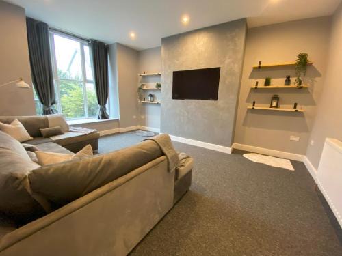 Chapeltown Apartment | 1 bed Apt close to Leeds Arena Sleeps up to 4 people 3GA