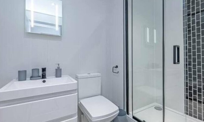 Preston Apartment | 1 Bed apt near Winkley Square