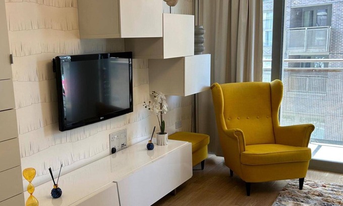 Lewisham Apartment | 1-Bed Apt, Sleeps 4, Central To Shops & Transport