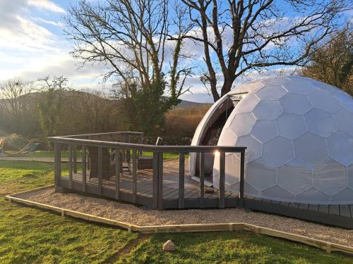 Corofin House | 1 Bed Cabin - Sleeps 2 - Pets - Garden - Parking