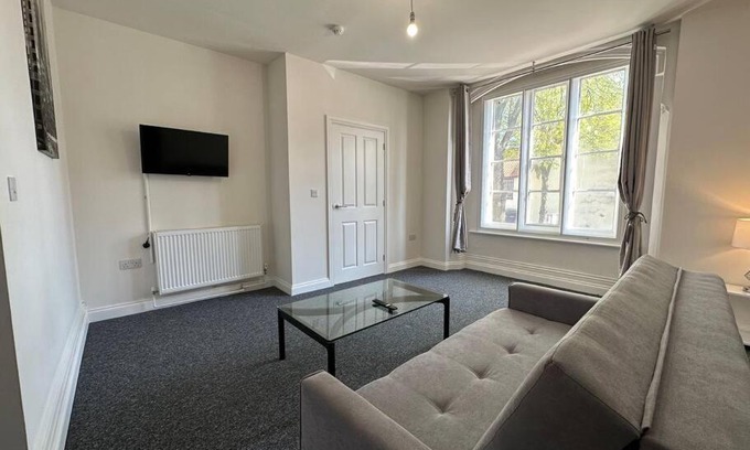 Newark Apartment | 1 Bed Central Newark Flat 1st Floor