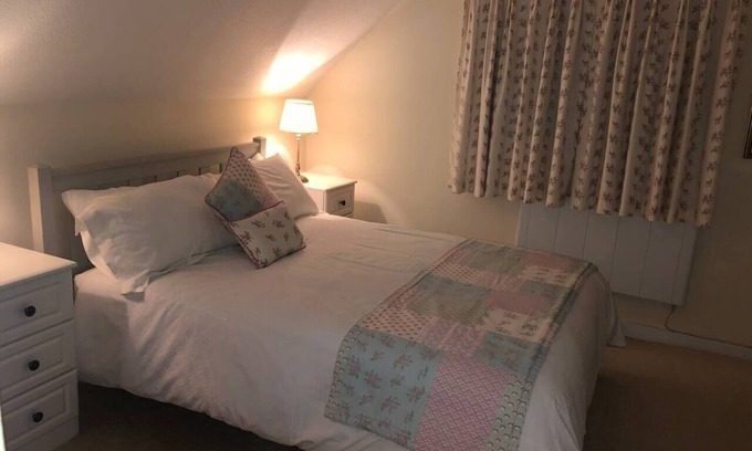Auchengray House | 1 Bed House - Central, Free Parking, Wifi