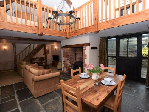 Black Torrington House | 1 Bed in Bideford HIHID