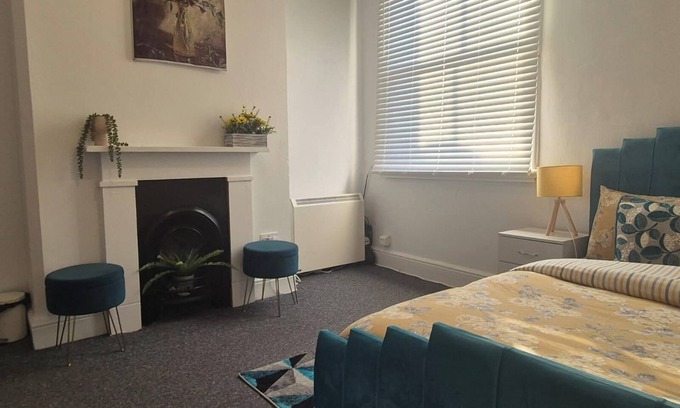 Wolverhampton Apartment | 1 Bed-Sleeps 2-City Centre-Free Parking
