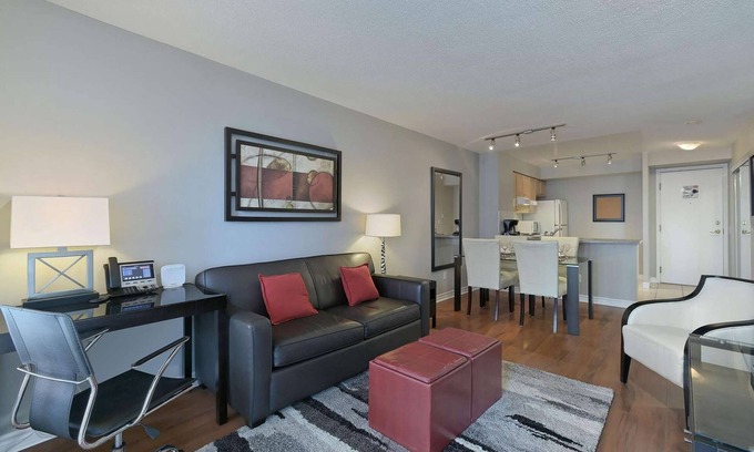 Hurontario Apartment | 1 Bedroom/1 Bathroom Suite