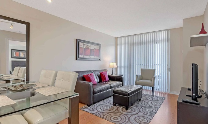 Downtown Mississauga Apartment | 1 Bedroom/1 Bathroom Suite