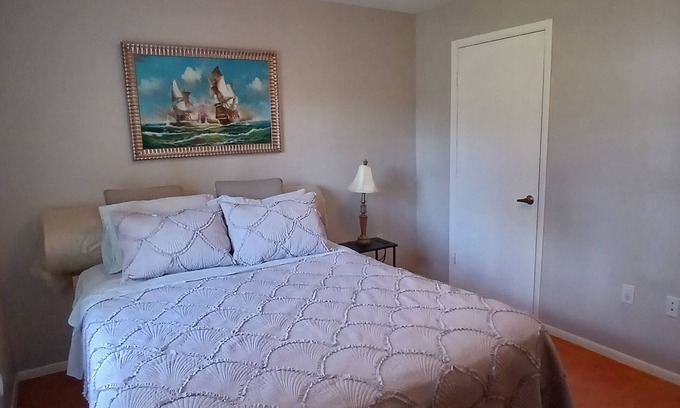 Lakeland House | 1 Bedroom 1 Bathroom room for rent in Lakeland. Close to RP Funding and downtown