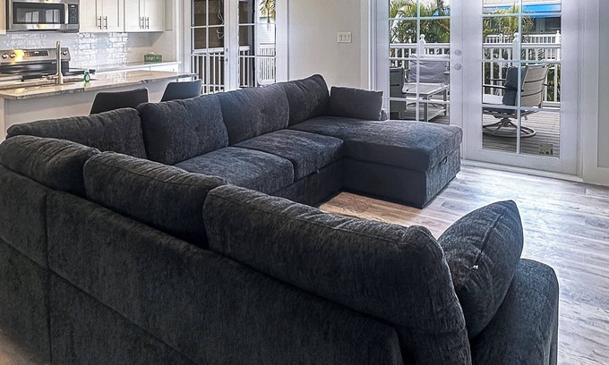 Truman Annex Condo | 1-bedroom 2 blocks to Duval, close to beach, parking, and pool