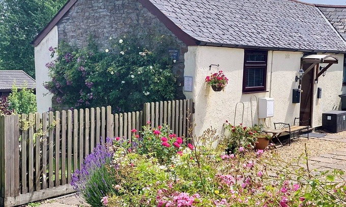 Hartland Cottage | 1 bedroom accommodation in Near Woolsery