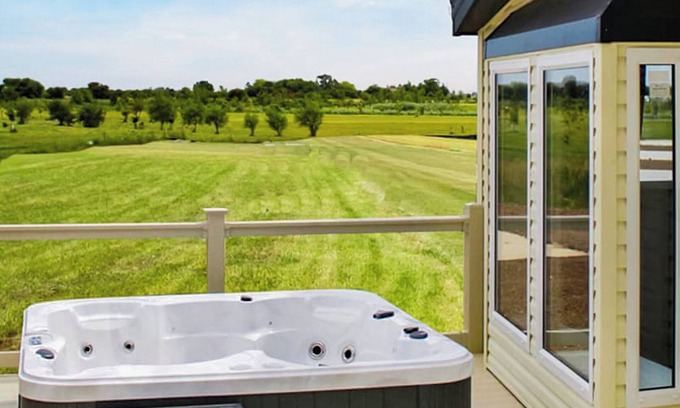 Mablethorpe Ski Chalet | 1 bedroom accommodation in Mablethorpe