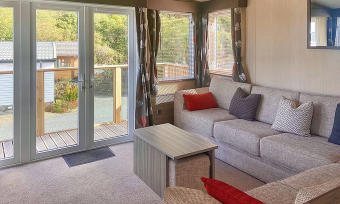 Tan-y-groes Ski Chalet | 1 bedroom accommodation in Tresaith Beach, Cardigan, Ceredigion
